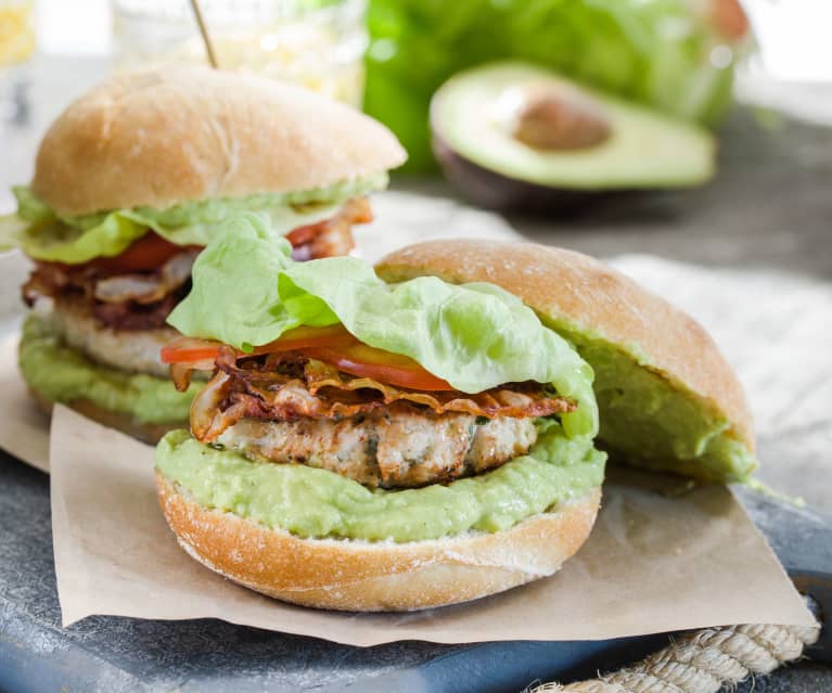 Hamburguesas de pavo, beicon y aguacate