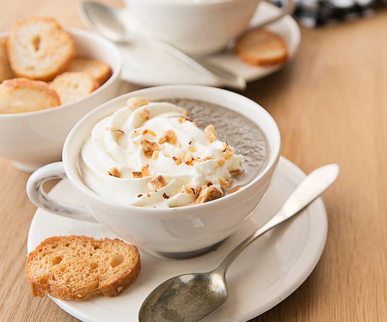 Capuccino de champiñones y avellanas