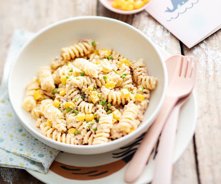 Babyfreundlicher Käse-Thunfisch-Nudelsalat mit Mais