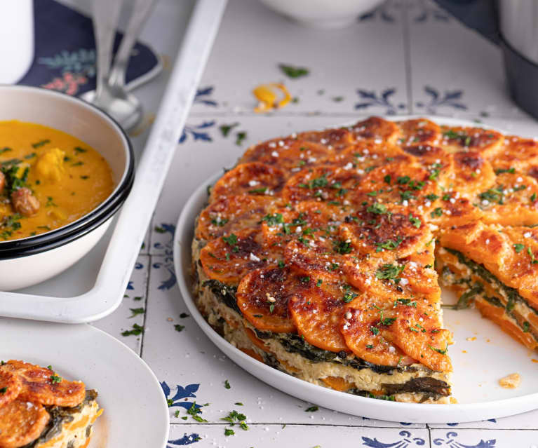 Tarte de batata-doce e sopa de cenoura com coco e frango