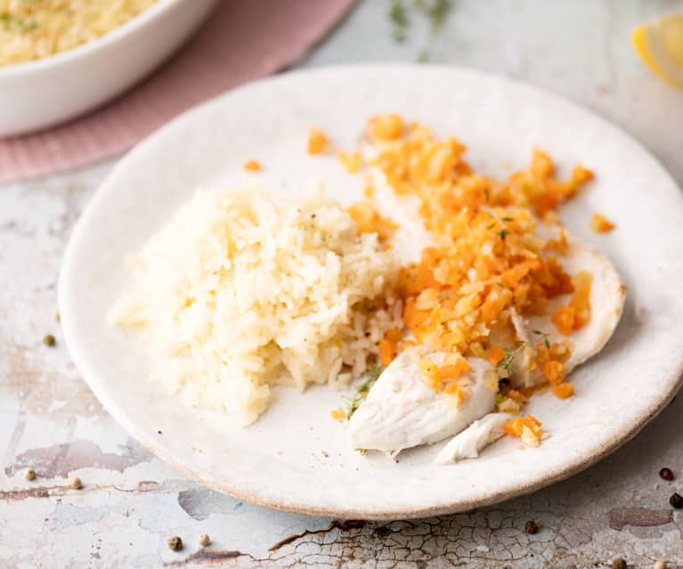 Corvina al vapor, verduras y pilaf de arroz