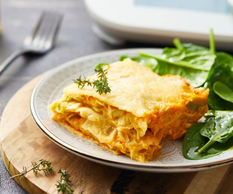 Lasagnes de poireaux, béchamel à la tomate et au fromage