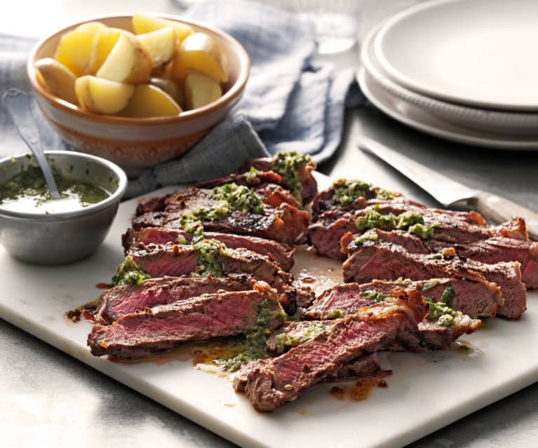 Roast beef con mojo verde e patate novelle