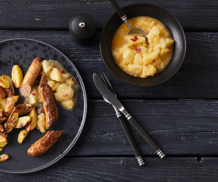 Bratwurst mit Apfel-Birnen-Kompott