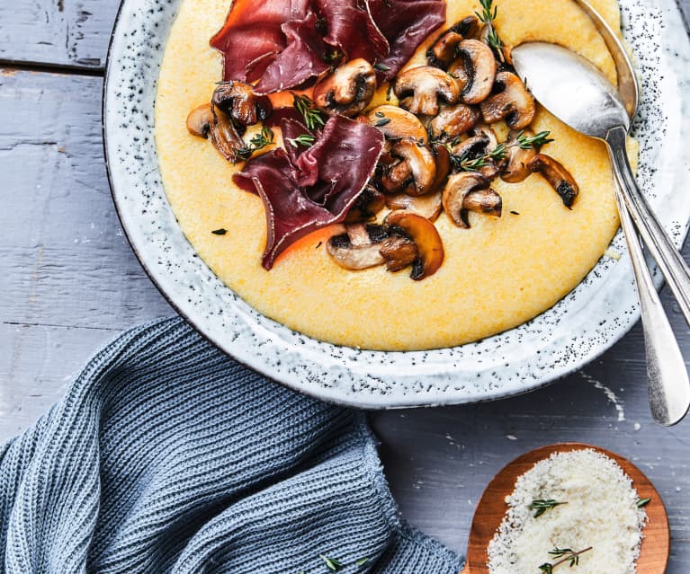 Polenta crémeuse, champignons et viande des Grisons