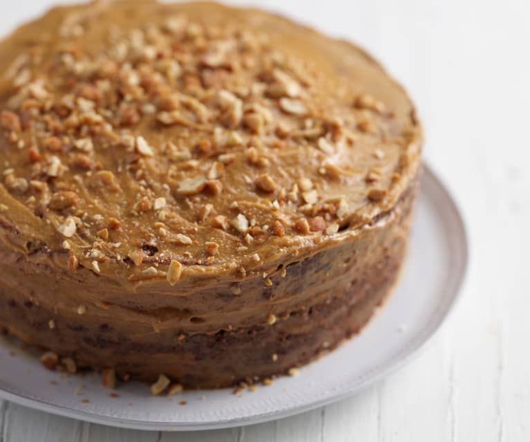 Bolo brownie de chocolate e beterraba com manteiga de amendoim