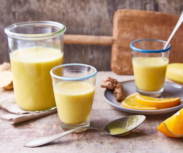 Smoothie orange-banane au curcuma