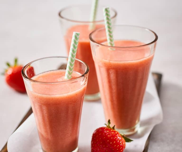 Erdbeer-Pfirsich-Drink mit Ingwer