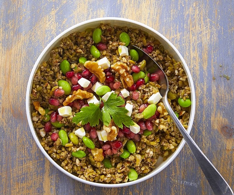 Freekeh con melagrana, noci e primo sale