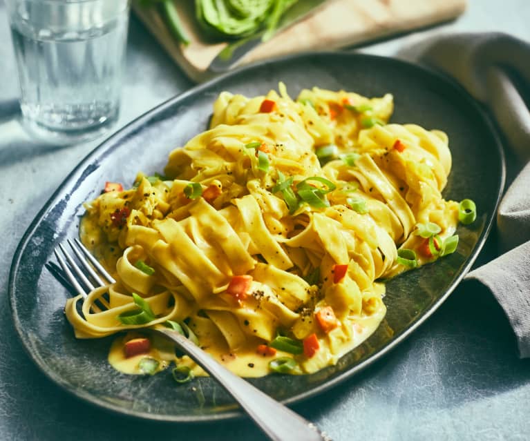 Pasta mit Spitzkohl-Currysauce