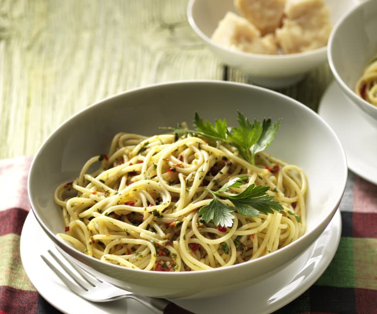 Spaghetti mit Knoblauch, Olivenöl und Chili