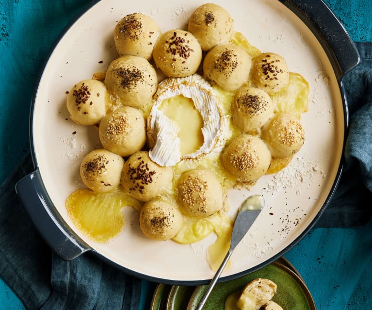 Zupfbrot mit Camembert-Kern