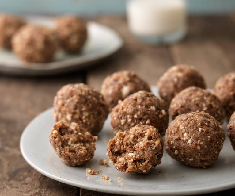 Date and Pecan Protein Balls Cookidoo® the official Thermomix