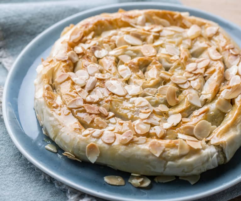 Spirale en pâte filo à la pistache et aux amandes