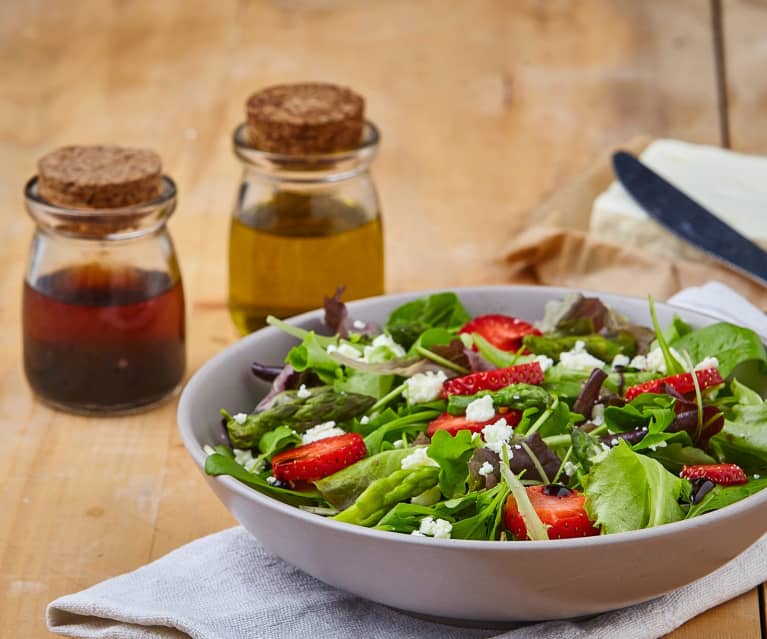 Insalata di fragole, asparagi e Feta