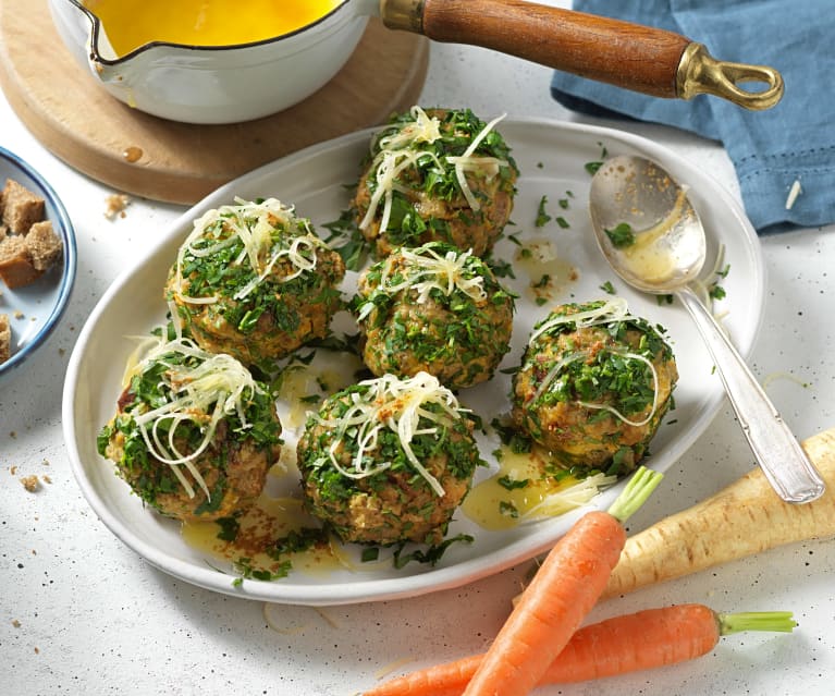 Schwarzbrotknödel mit Käse und Wurzelgemüse