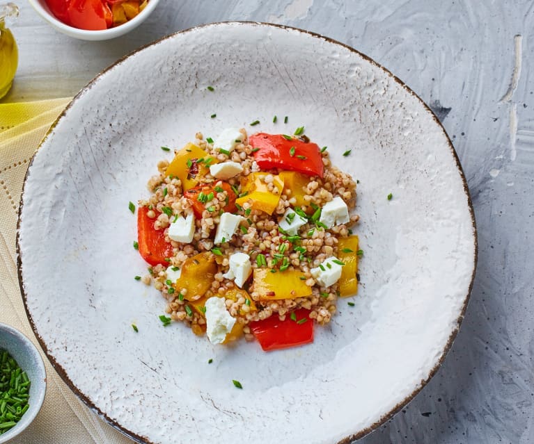 Insalata di grano saraceno con peperoni e Feta