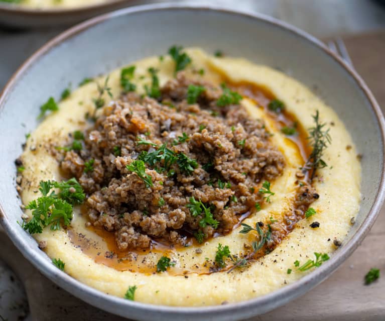 Polenta con boloñesa de pollo