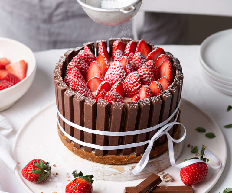 Tarta de crema de galletas caramelizadas y fresas