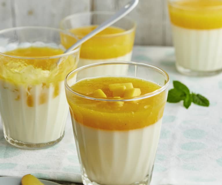 Panna cotta con coulis di mango