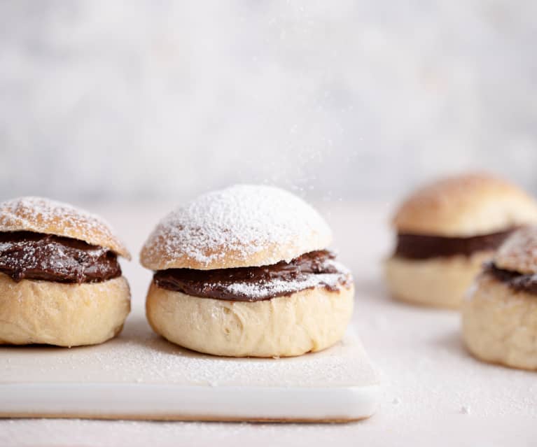 Bollos de nata con crema de avellana Bollos de nata con crema de avellana