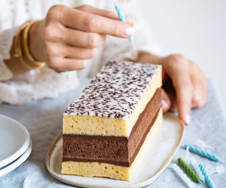 Nespresso - La recette de Torta Di Nocciole Al Bicerin sera le complément  parfait à toute table en cette saison des fêtes.🤤 Préparation : 1. Ajoutez  6 carrés de chocolat noir de