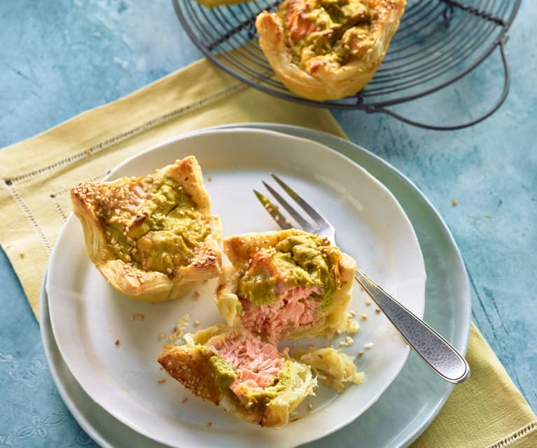 Blätterteigmuffins mit Lachs und Avocado