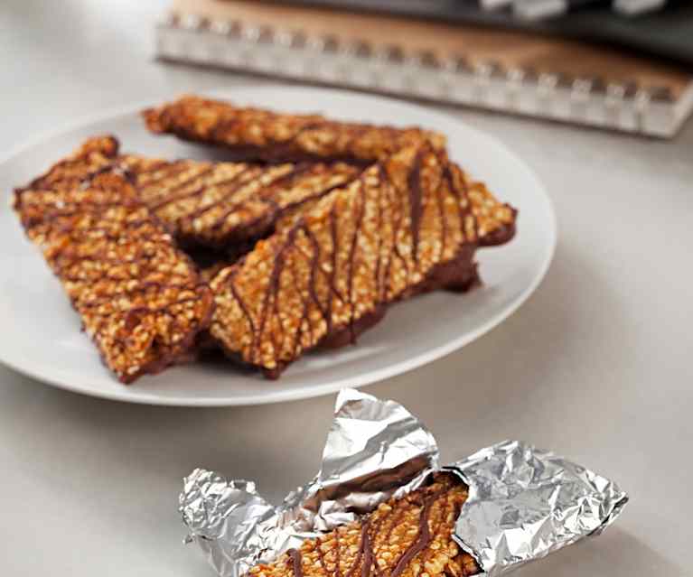 Crunchy Peanut and Chocolate Cereal Bars Crunchy Peanut and Chocolate Cereal Bars