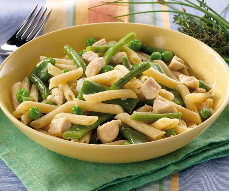 Pennette ai legumi e tocchetti di pollo Pennette ai legumi e tocchetti di pollo
