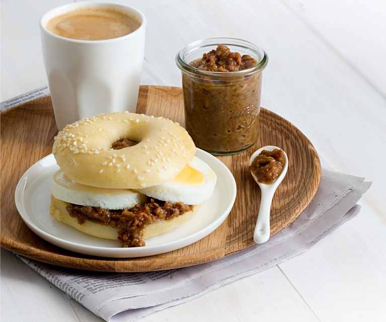 Bagels with Egg and Bacon Jam Bagels with Egg and Bacon Jam
