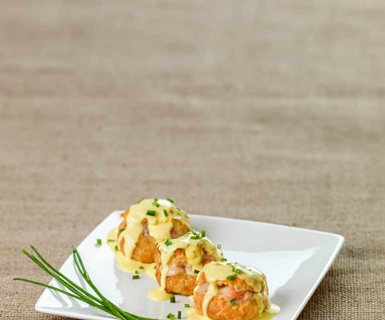 Choux de camarão com molho de açafrão Choux de camarão com molho de açafrão