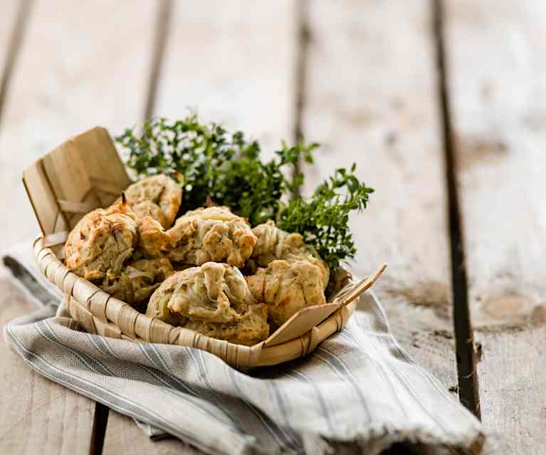 Scones de cebola e tomilho