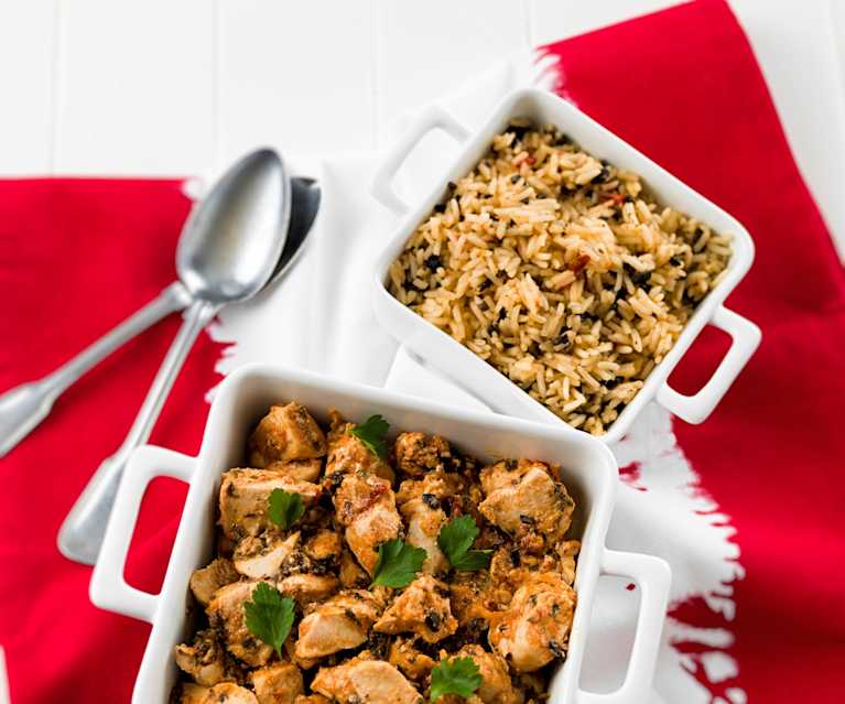 Frango à espanhola com arroz de azeitonas Frango à espanhola com arroz de azeitonas