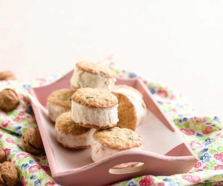 Sanduíche de cookies com gelado de noz Sanduíche de cookies com gelado de noz