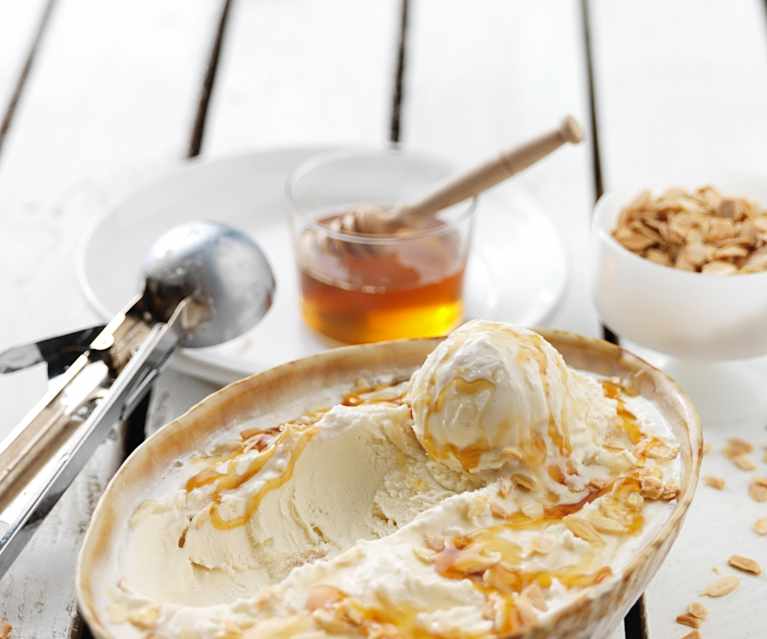 Gelado de mel e amêndoa Gelado de mel e amêndoa