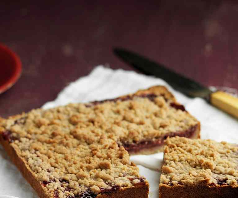 Tarte crumble de ruibarbo, frutos vermelhos e pera Tarte crumble de ruibarbo, frutos vermelhos e pera