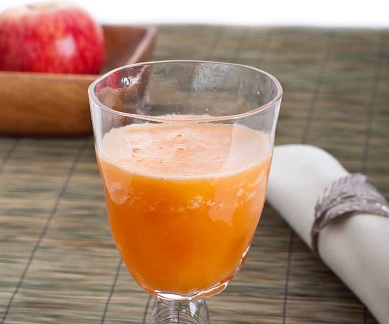 Jus de pomme, citron, carotte et miel Jus de pomme, citron, carotte et miel