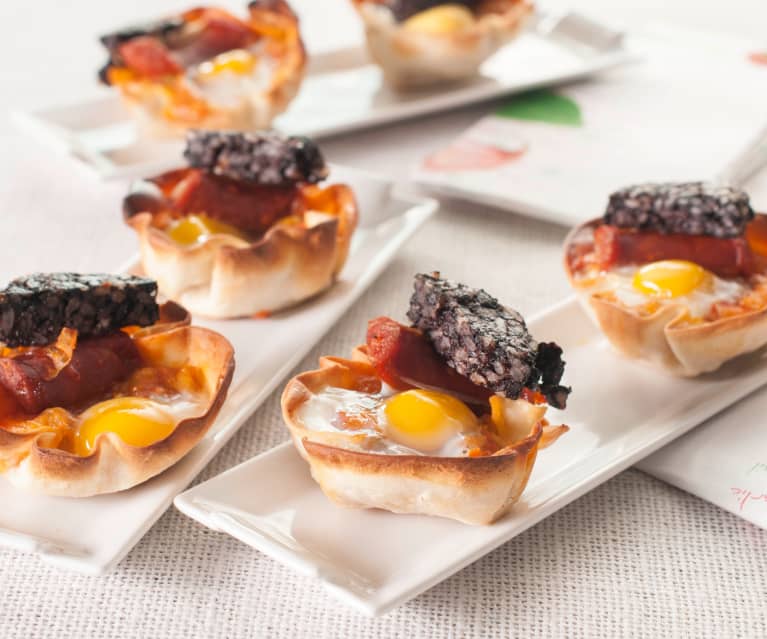 Tartaletas De Verduras Con Chistorra Morcilla Y Huevo De Codorniz