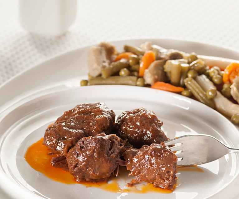 Carrillada al tomillo con menestra de verduras Carrillada al tomillo con menestra de verduras