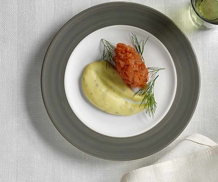 Lachsforellentatar auf Erdäpfelcreme Lachsforellentatar auf Erdäpfelcreme