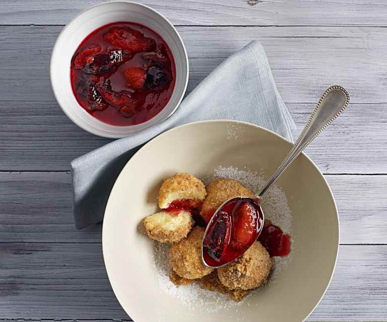 Topfenknödel mit Zwetschkenröster Topfenknödel mit Zwetschkenröster