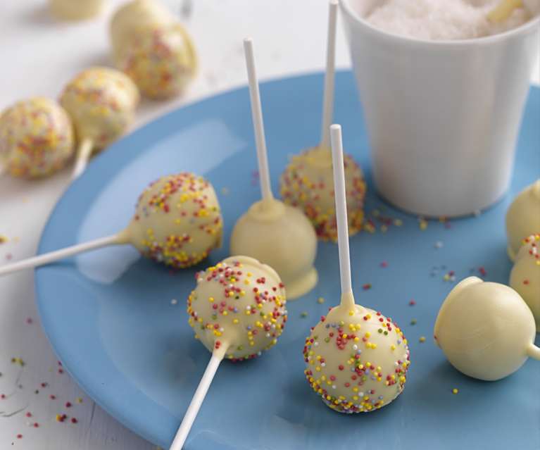 Cake pops de chocolate branco Cake pops de chocolate branco