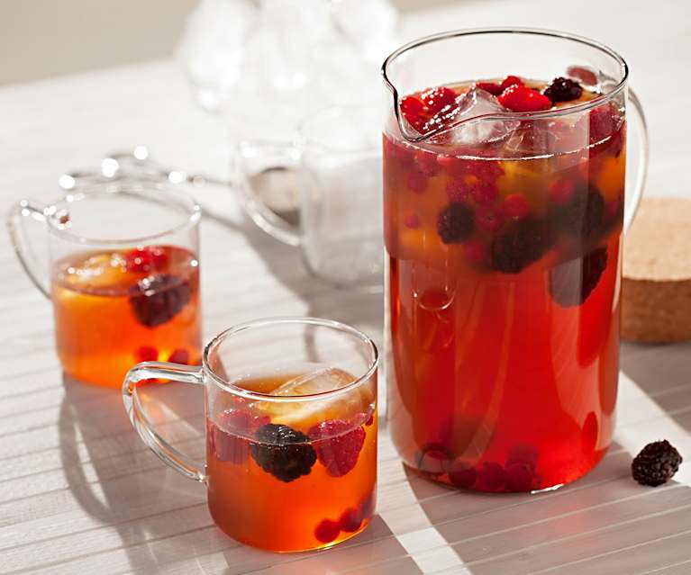 Té helado con frutas y canela Té helado con frutas y canela
