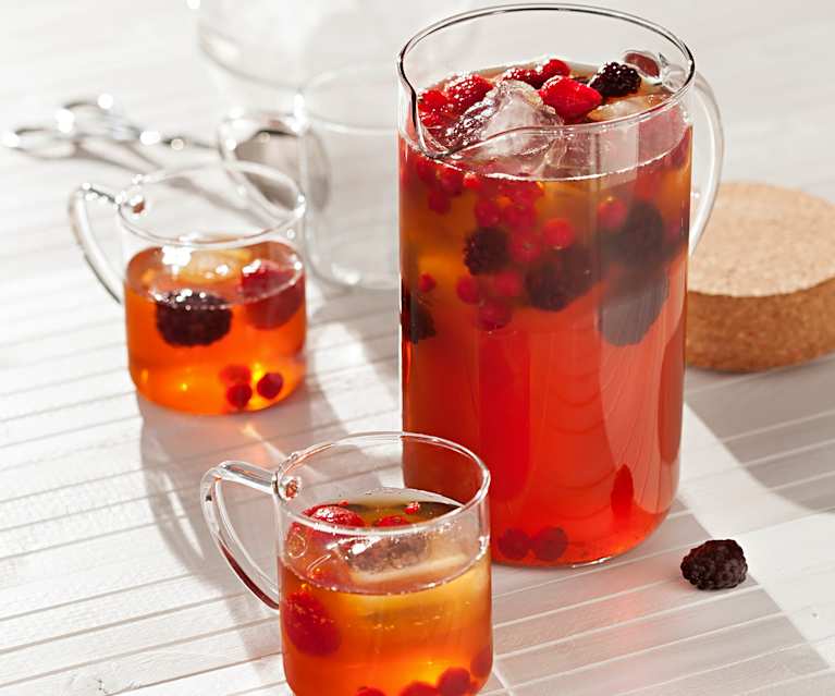 Thé glacé aux fruits et à la cannelle Thé glacé aux fruits et à la cannelle