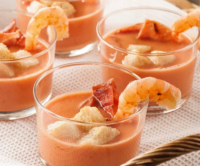 Sopa fría de tomate, gambas y jamón Sopa fría de tomate, gambas y jamón