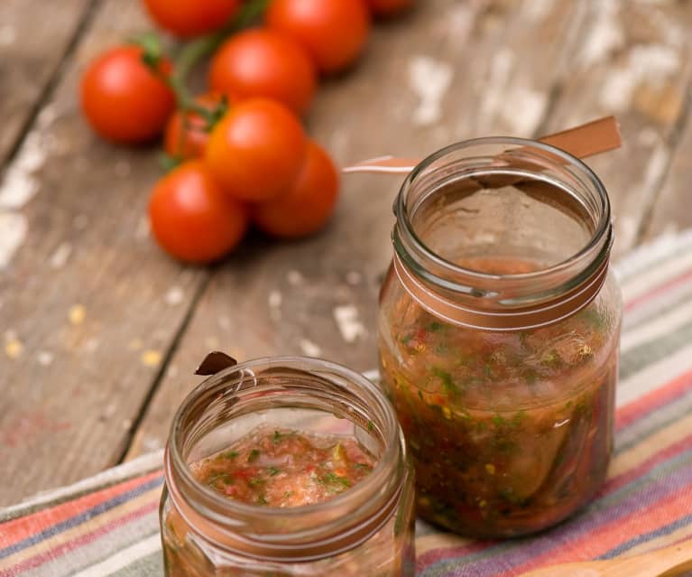 Salsa z pomidorów i kolendry