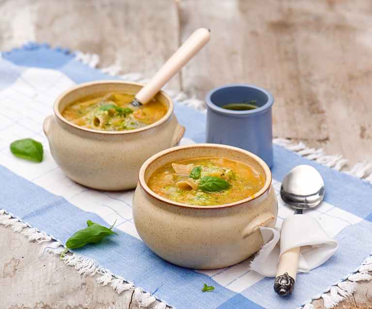 Prowansalska zupa warzywna z domowym pesto Prowansalska zupa warzywna z domowym pesto
