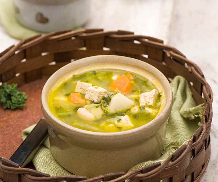 Gaskońska zupa garbure z tofu Gaskońska zupa garbure z tofu
