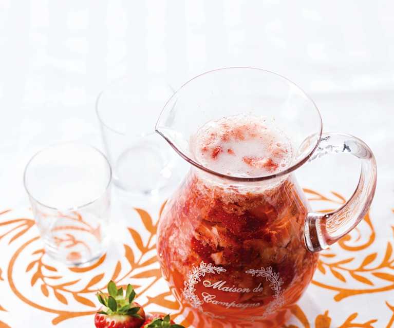 Sangria de champanhe e morango Sangria de champanhe e morango