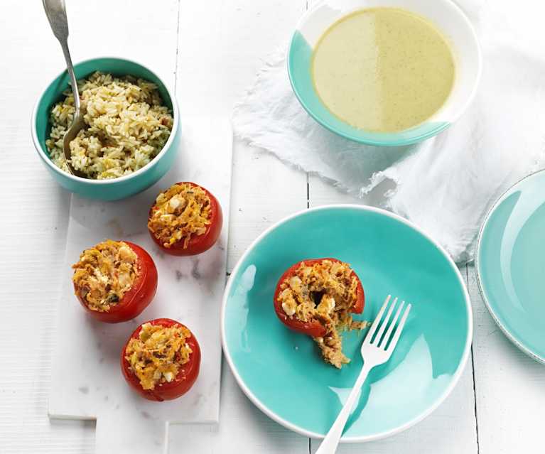Creme de brócolos, couve-flor e curgete e tomate recheado com arroz de alho-francês e tomate Creme de brócolos, couve-flor e curgete e tomate recheado com arroz de alho-francês e tomate